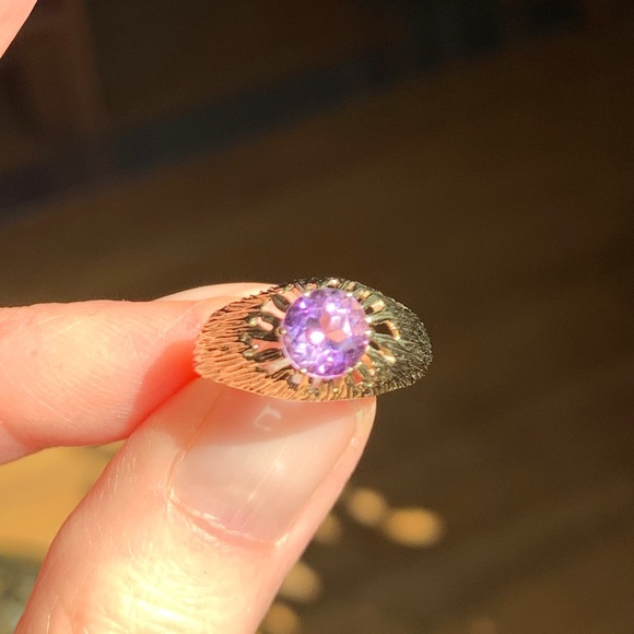 Antique Lavender Authentic Amethyst Ring💜 8k stamped Gold. Stunning condition💜 - Picture 3 of 3